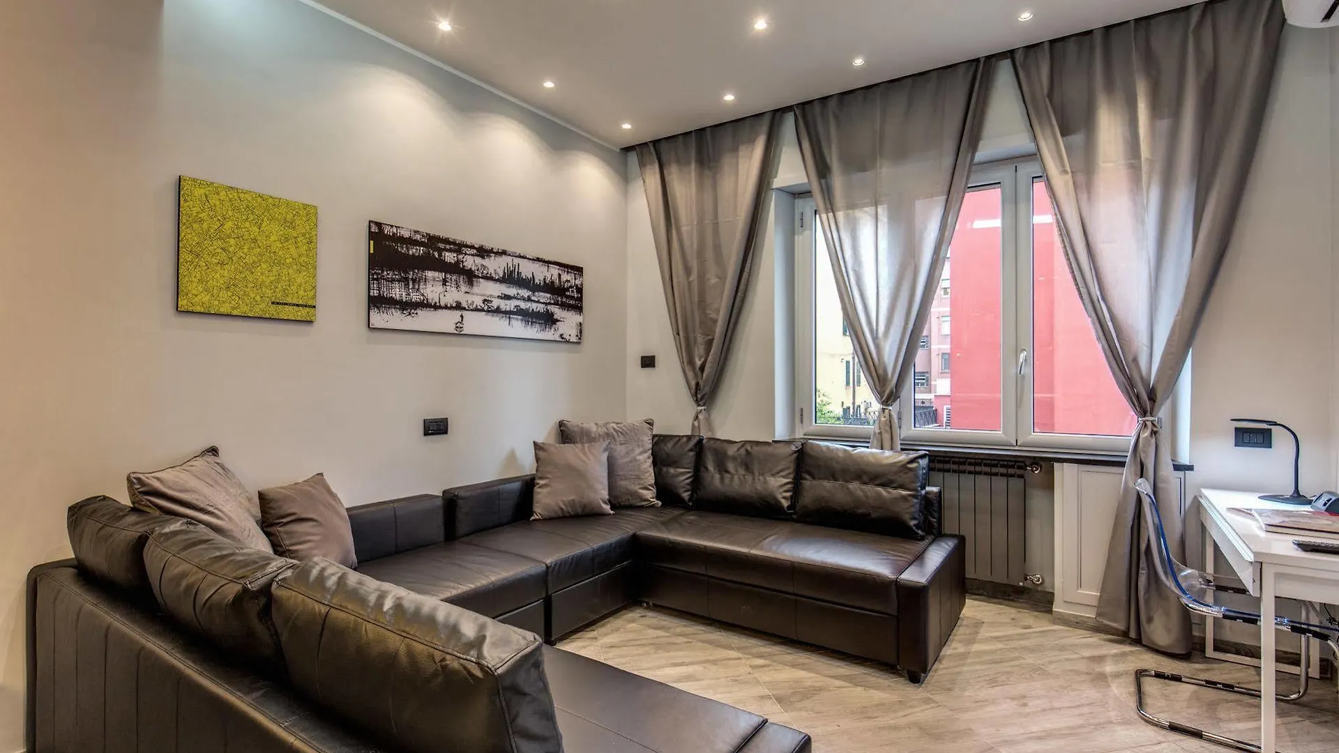 Easy In Rome Apartments 2*,